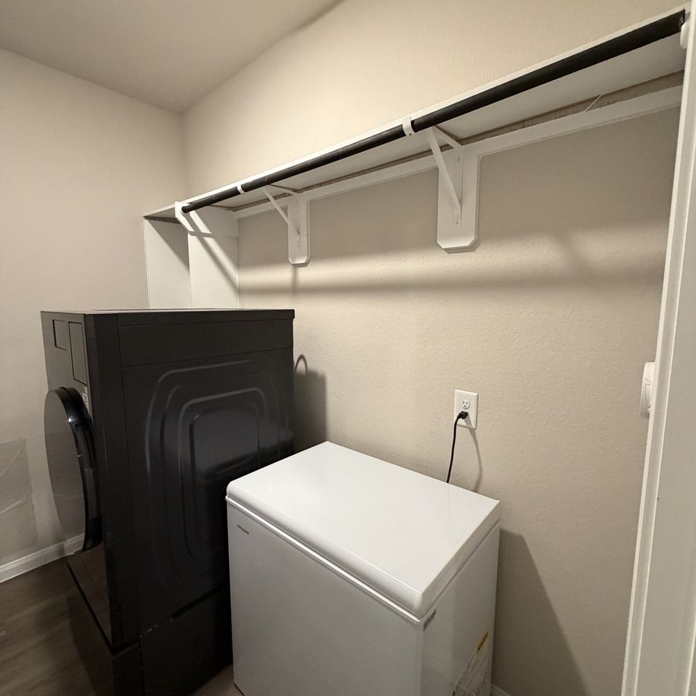 Hectorin Carpentry - Old pic of no cabinets - Carpenters Near Me Hectorin Carpentry - Old pic of no cabinets - Carpenters Near Me