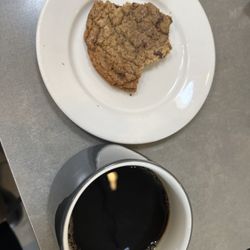 Red Door Provisions - 有机咖啡和我喜欢的饼干。