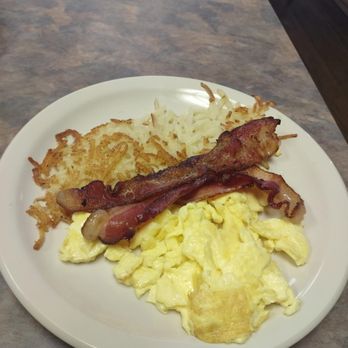 DK'S Eatery - Coffee & Tea Near Me - Marengo, Iowa