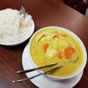 Chang Thai Oregon - Yellow chicken curry - Thai Near Me - Milwaukie, Oregon