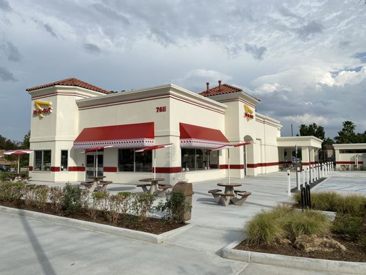 In-N-Out Burger by null