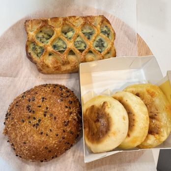 Tous Les Jours - Spinach croissant, Curry Croquette, honey cheese pancakes - Bakeries Near Me - Winter Park, Florida Tous Les Jours - Spinach croissant, Curry Croquette, honey cheese pancakes - Bakeries Near Me - Winter Park, Florida