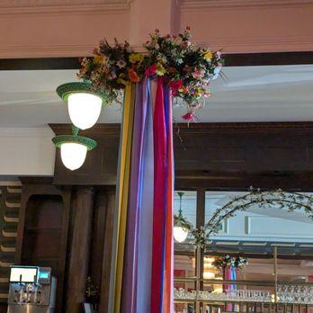 Maypole - The eponymous maypole - New American Near Me - Wheaton, Illinois Maypole - The eponymous maypole - New American Near Me - Wheaton, Illinois
