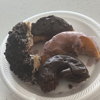 Dee's Donuts - Oreo, Choc Chip, Double Chocolate, & Cherry - Donuts Near Me - Las Vegas, Nevada