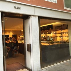 Farini - Pizza, sandwiches and drinks in a modern setting.