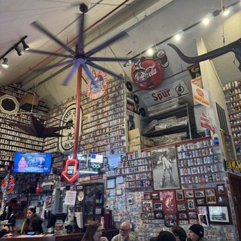 Davanza's - beer wall - Pizza Near Me - Park City, Utah