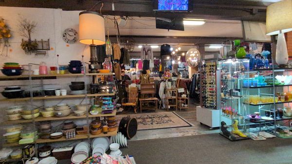 Fremont Vintage Mall by null