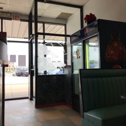 the inside of a fast food restaurant