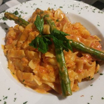 Attenti - Extremely small plate, few shrimps that were hard to actually find, and hard to eat in this mound - Italian Near Me - México, D.F., DIF