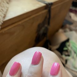 Bella Nails & Spa - Cracking on other hand fingers