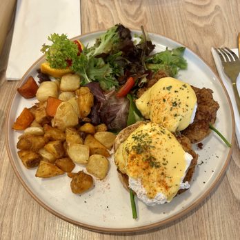 Taste & Glory - Crispy Honey Chicken Benedict - Breakfast & Brunch Near Me - San Mateo, California