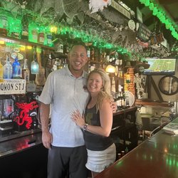 Quiet Mon Pub - I tried to steal a drink!