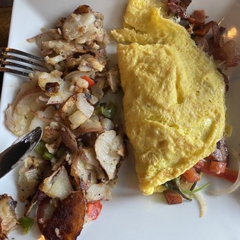 The Pan - Veggie Omelette with bacon & house potatoes - Pizza Near Me - Long Beach, California The Pan - Veggie Omelette with bacon & house potatoes - Pizza Near Me - Long Beach, California