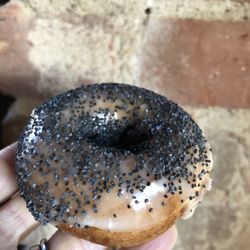 Reigning Doughnuts - Lemon poppyseed