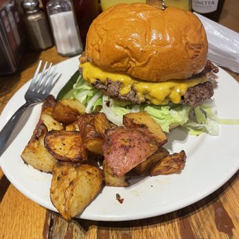 Cafe Raymond - Classic Bacon Cheeseburger and potatoes! - Breakfast & Brunch Near Me - Pittsburgh, Pennsylvania
