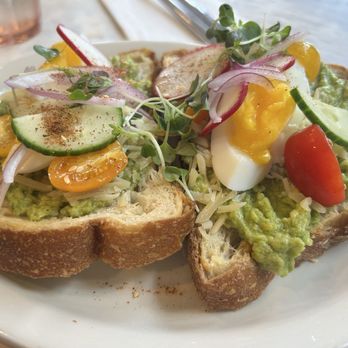 Lé Vida Miami - Avocado toast - Breakfast & Brunch Near Me - North Miami Beach, Florida
