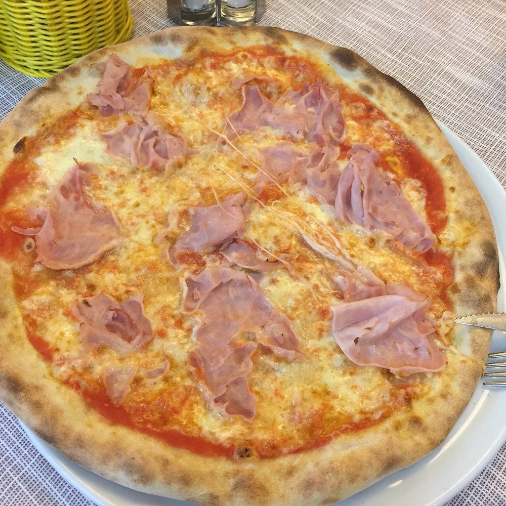 Pizza - prosciutto Pizza - prosciutto