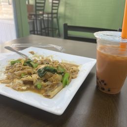 Chicken Pad Si Eu Noodle with Thai Iced Tea