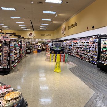 Safeway - the inside of a grocery store - Grocery Near Me - Des Moines, Washington Safeway - the inside of a grocery store - Grocery Near Me - Des Moines, Washington