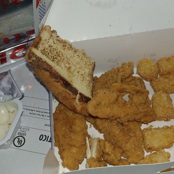Sonic Drive-In - Super hard chicken with ranch sauce that I didn't want - Fast Food Near Me - Chesapeake, Virginia