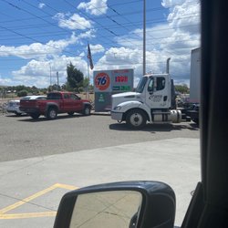 Twin Lakes Market