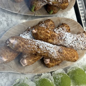 Bloom - Crunchy eclairs, daifuku - Cafes Near Me - Toronto, Ontario