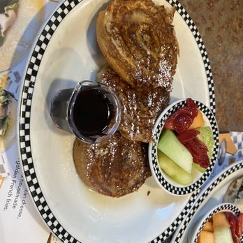 Black Bear Diner St Charles - Cinnamon Roll French Toast* (1460 cals.) - Diners Near Me - St.Charles, Missouri