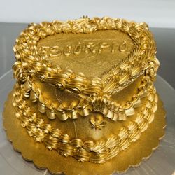 Castillo’s cake shop - Gold heart cake, chocolate flavor and Oreo filling.