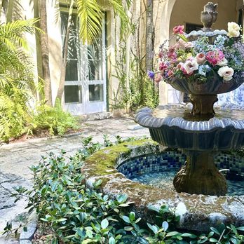 Villa Woodbine - Fountain, cocktail hour - Venues & Event Spaces Near Me - Miami, Florida