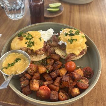 Pezgallo - Eggs Benedict with substitute of bacon - Coffee & Tea Near Me - San Jose del Cabo, BCS Pezgallo - Eggs Benedict with substitute of bacon - Coffee & Tea Near Me - San Jose del Cabo, BCS