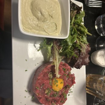 L'Aller Retour - Tartare with creamed celery - Wine Bars Near Me - Paris, 75 L'Aller Retour - Tartare with creamed celery - Wine Bars Near Me - Paris, 75