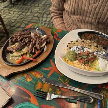 Rainforest Cafe - Fajitas ....meh - American Near Me - Gurnee, Illinois Rainforest Cafe - Fajitas ....meh - American Near Me - Gurnee, Illinois