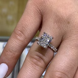 Levik's Jewelers - Diamond ring