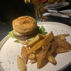 Zinco Jazz Club - Cheese burger with fries