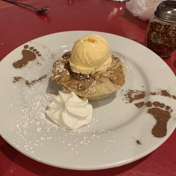 Fratelli - Apple tart with ice cream. Cute cocoa dust foot garnish. - Italian Near Me - Bronx, New York