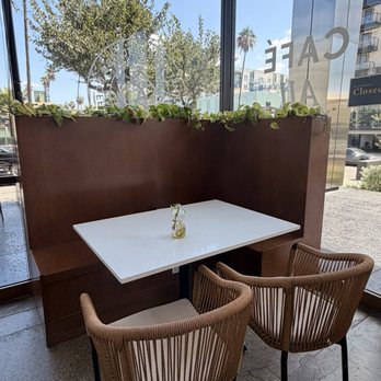 Toastique - Inside seating - Coffee & Tea Near Me - Los Angeles, California