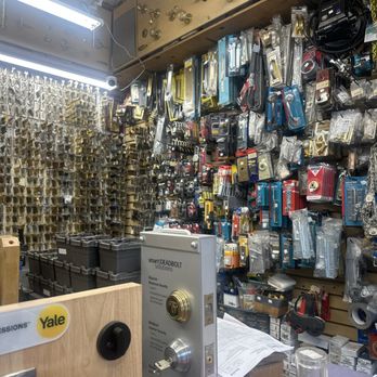 Metropolitan Locksmith - Keys & Locksmiths Near Me - New York, New York