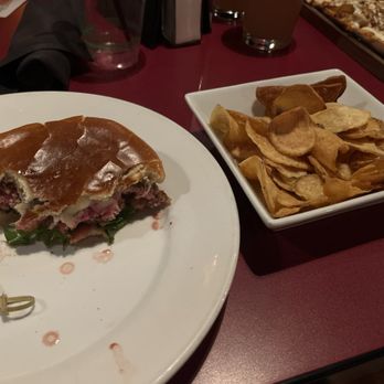 Stone Arch Brewpub - 1/3 lb. Cellarman Angus Burger  Kettle chips - New American Near Me - Appleton, Wisconsin