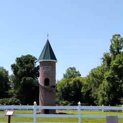 Hampton Roads Winery - There's a goat tower outside!