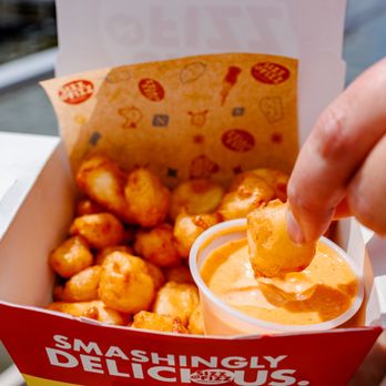 Sizz N Fizz - Beer-batted Wisconsin white cheddar cheese curds - Food Trucks Near Me - Rockford, Illinois