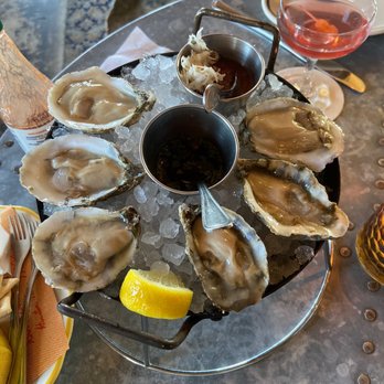 La Lucha - Oysters on happy hour - Seafood Near Me - Houston, Texas
