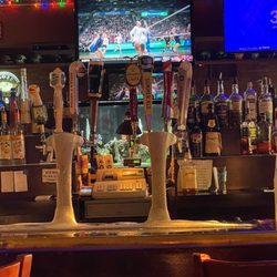 The New Park Tavern - Bar area / Draft Beers