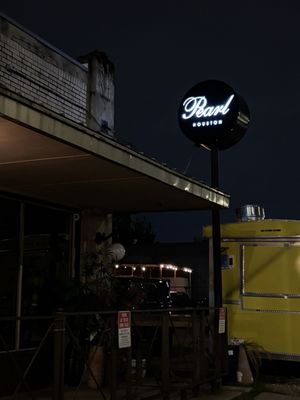 Pearl Bar by null