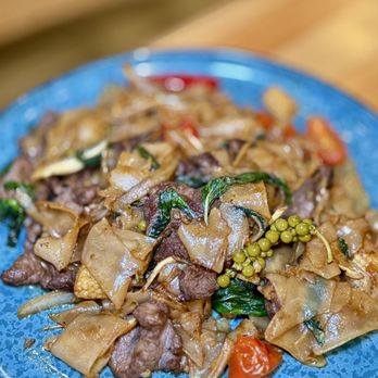 Manon - Pad Kee Mao - Thai Near Me - Fullerton, California Manon - Pad Kee Mao - Thai Near Me - Fullerton, California