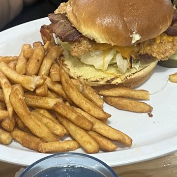 Tasty Biscuit - The Southern Chicken - American Near Me - Bolingbrook, Illinois