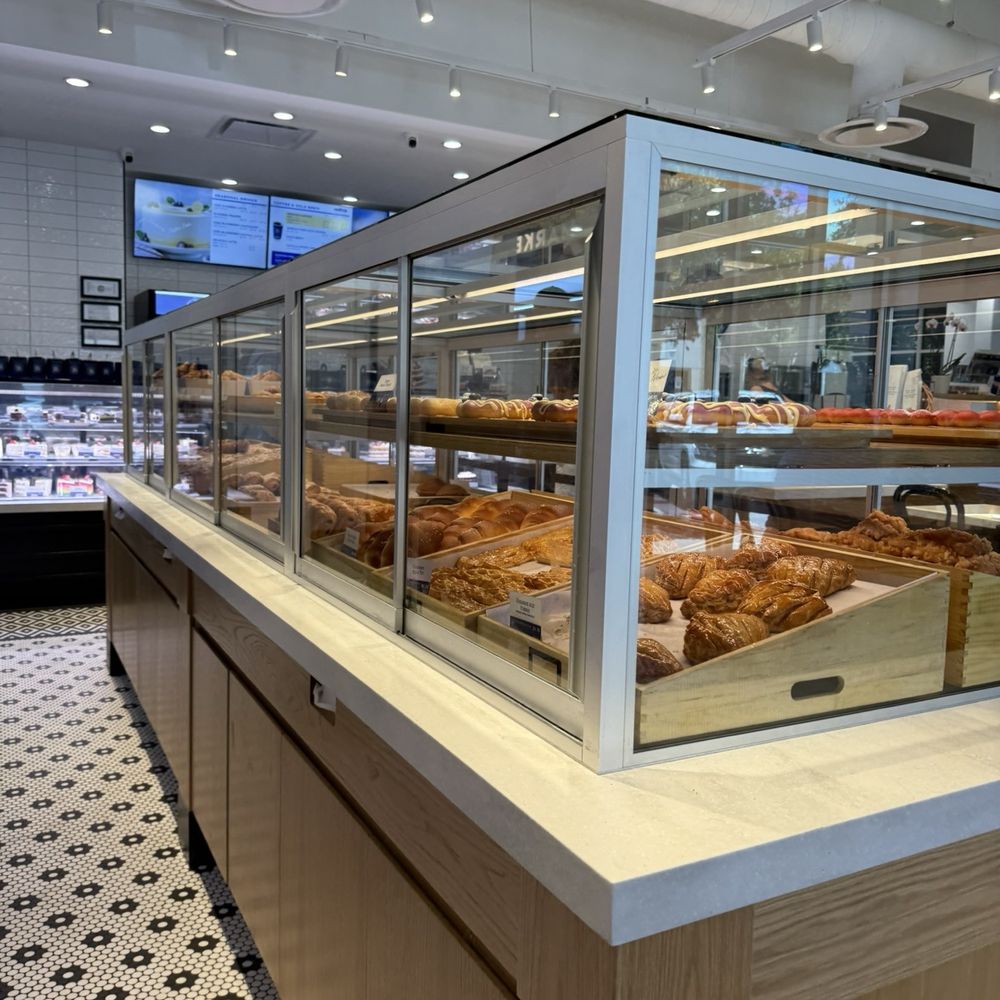Paris Baguette - Grab a tray and a friend! - Coffee & Tea Near Me - Mt. Pleasant, South Carolina Paris Baguette - Grab a tray and a friend! - Coffee & Tea Near Me - Mt. Pleasant, South Carolina