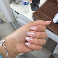 Pearl's Nails