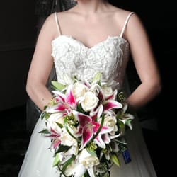 Simple Bouquets - Woven cascading bouquet