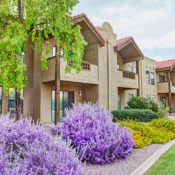 Ridges at Peoria Senior Living - Garden Ridge Courtyard