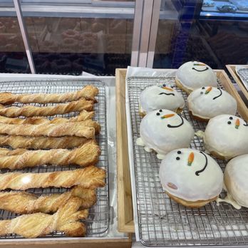 Paris Baguette - Bakeries Near Me - Lake Forest, California